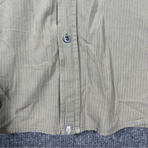 The North Face Men’s XXL Green Striped Long Sleeve Button Down Lightweight Shirt - Picture 6 of 9